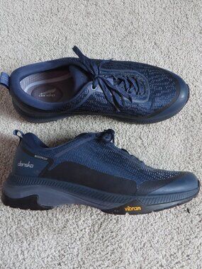 Dansko Womens Makayla Outdoor Sneaker Size 9/39 Navy Blue Vibram Waterproof